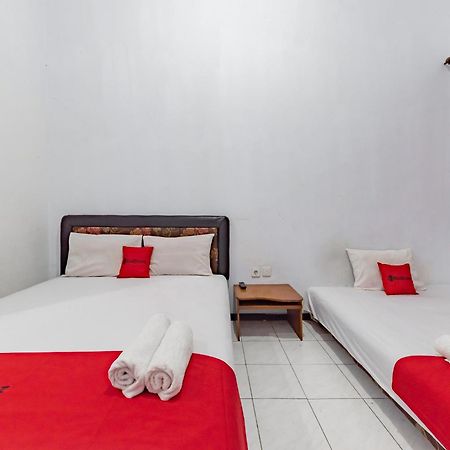 Reddoorz At Ciliwung Guest House Syariah Malang Exterior foto