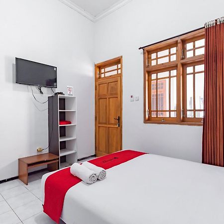 Reddoorz At Ciliwung Guest House Syariah Malang Exterior foto