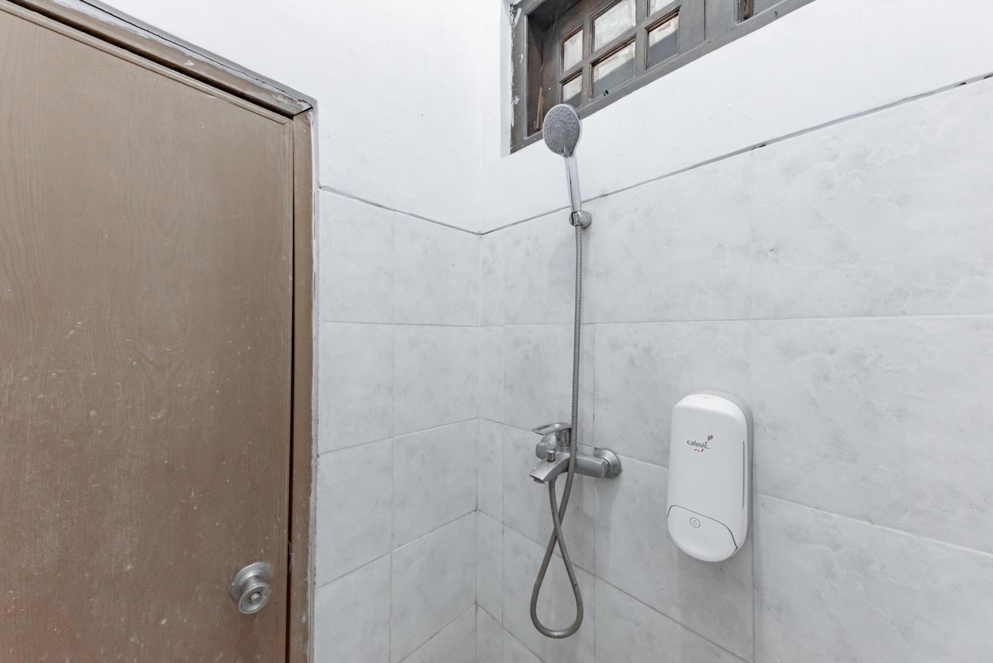 Reddoorz At Ciliwung Guest House Syariah Malang Exterior foto