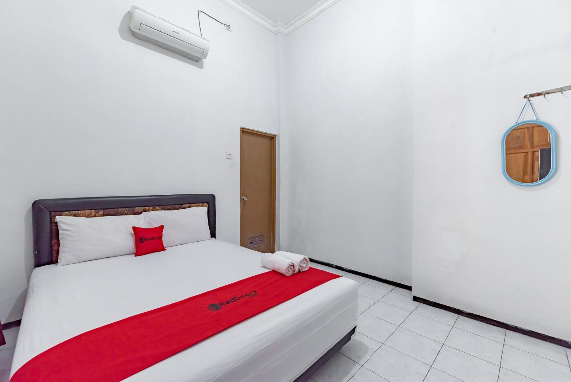 Reddoorz At Ciliwung Guest House Syariah Malang Exterior foto