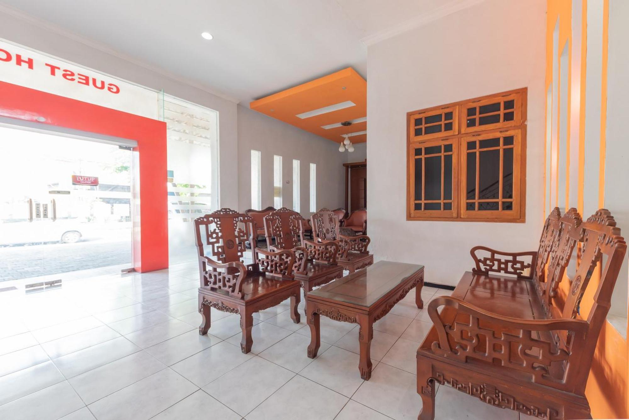 Reddoorz At Ciliwung Guest House Syariah Malang Exterior foto