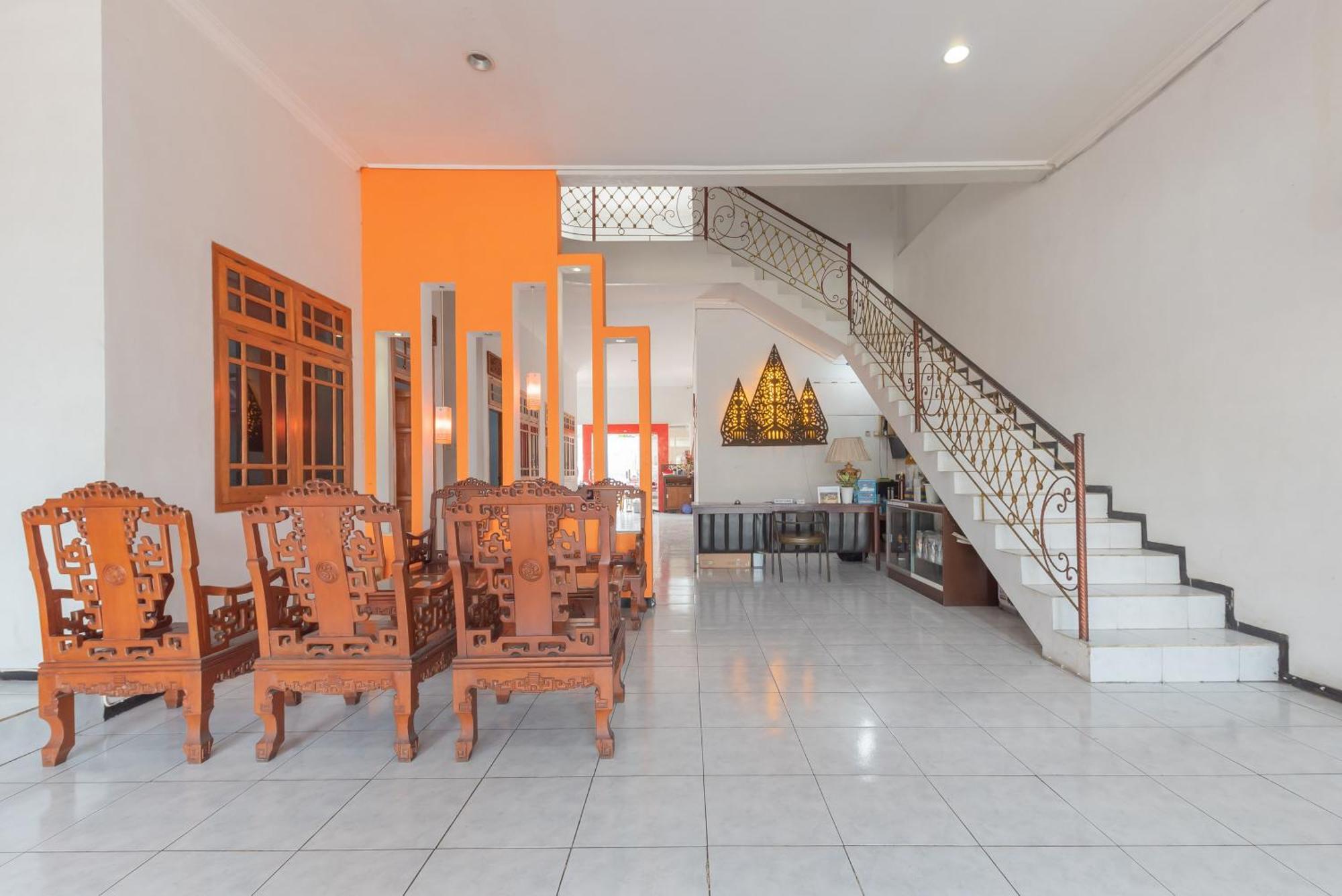 Reddoorz At Ciliwung Guest House Syariah Malang Exterior foto