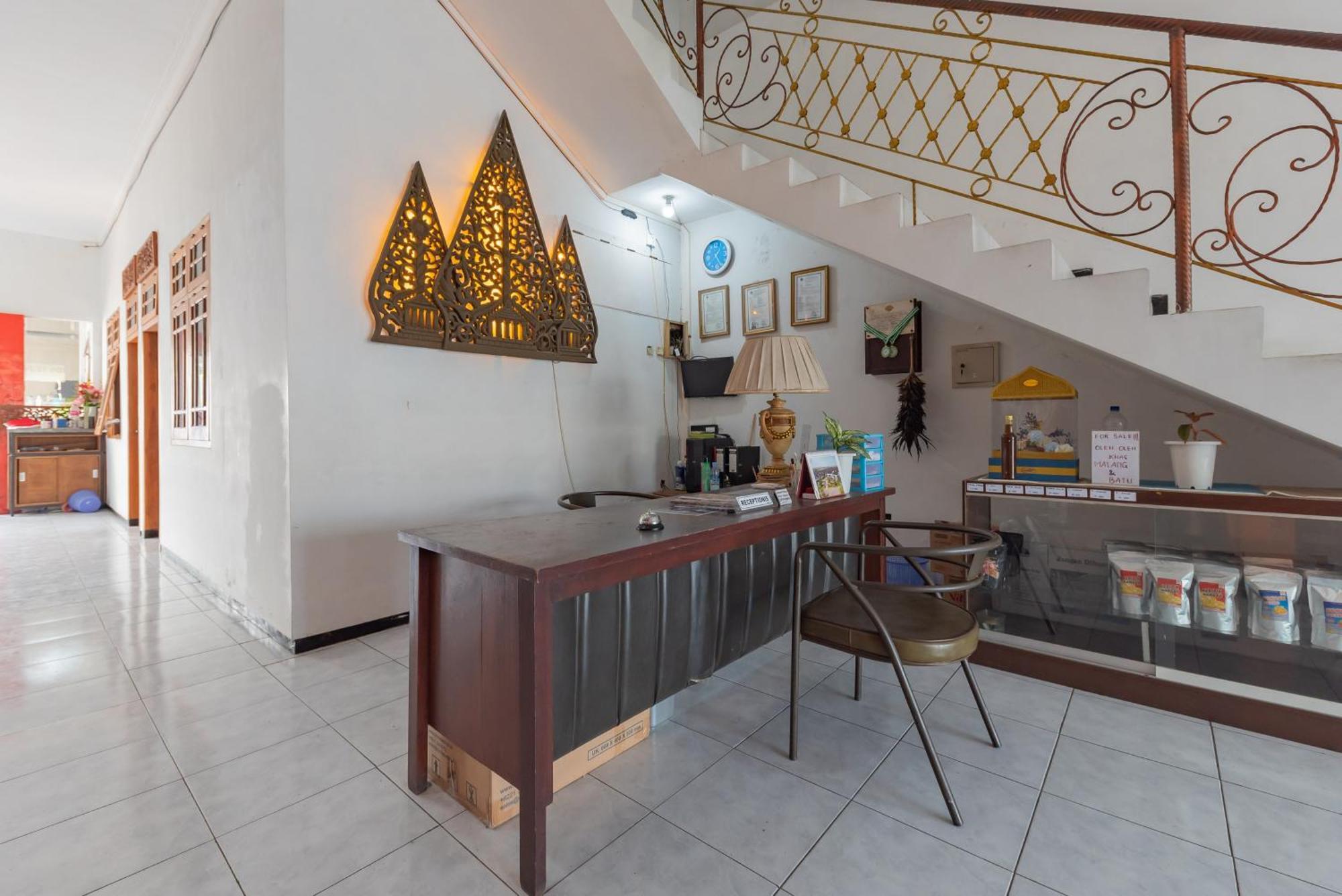 Reddoorz At Ciliwung Guest House Syariah Malang Exterior foto
